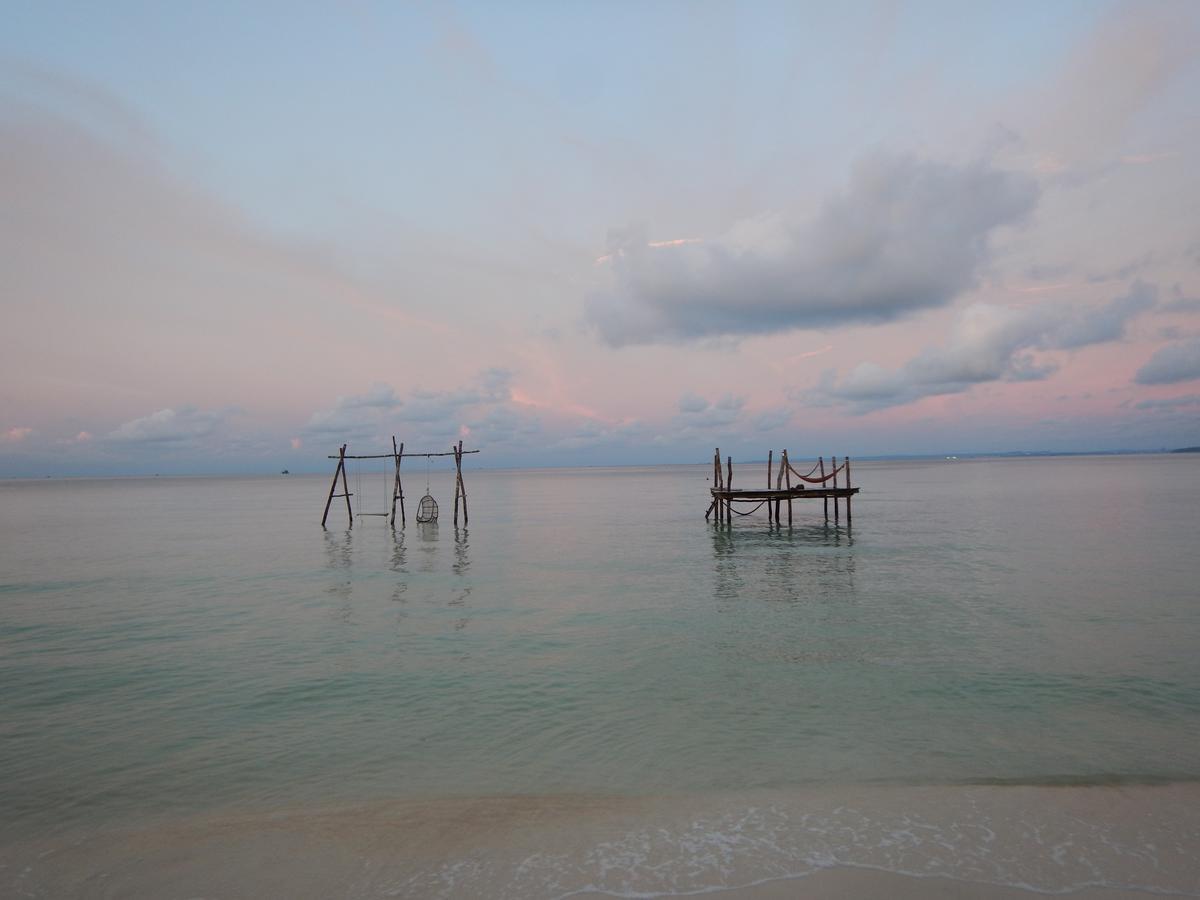 Driftwood Hostel And Bungalows Koh Rong Sanloem Exterior photo